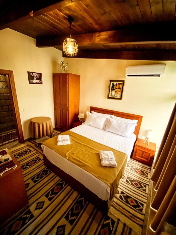 Hotel Iliria Canaj Esterno foto