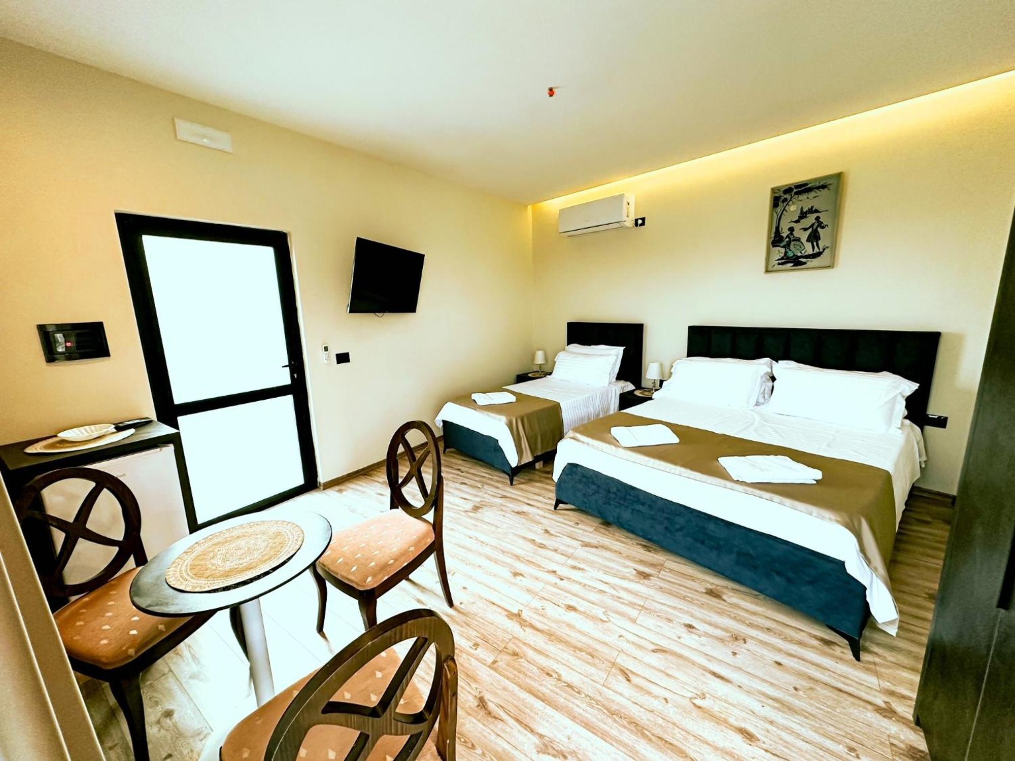 Hotel Iliria Canaj Esterno foto